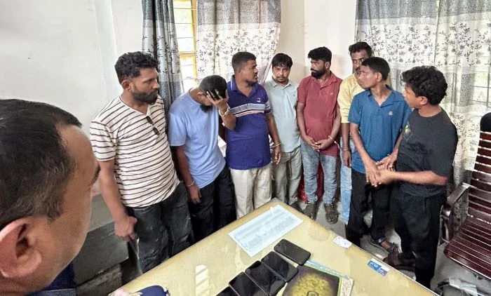 সিরাজগঞ্জে আন্তজেলা চোরচক্রের ৮ সদস্যসহ ৯৪টি মোবাইল উদ্ধার